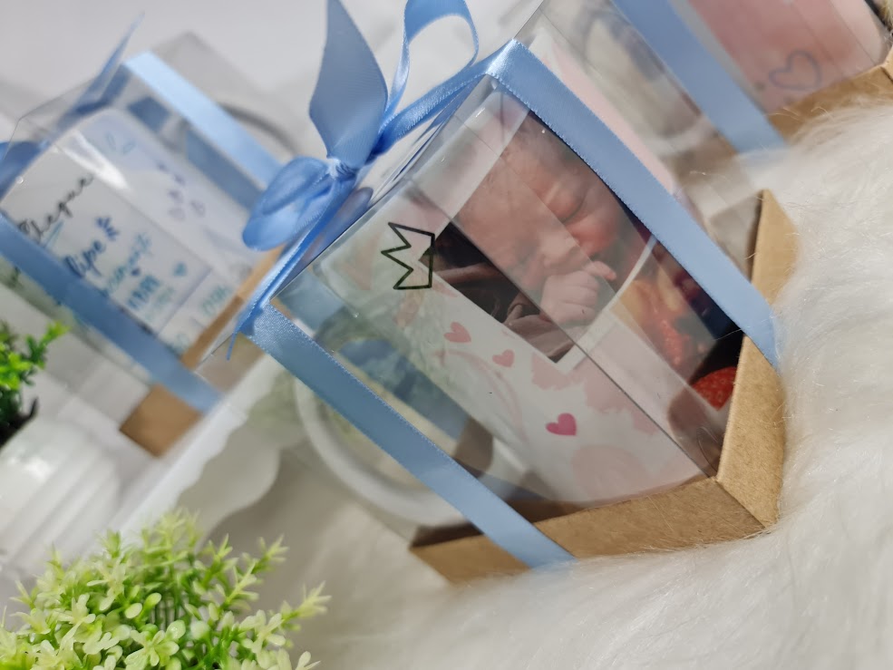 Caneca “Cheguei!” – Lembrança de Nascimento Personalizada🍼