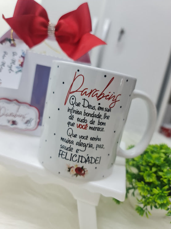 Caneca Personalizada com Nome – Estilo Floral Clássico)