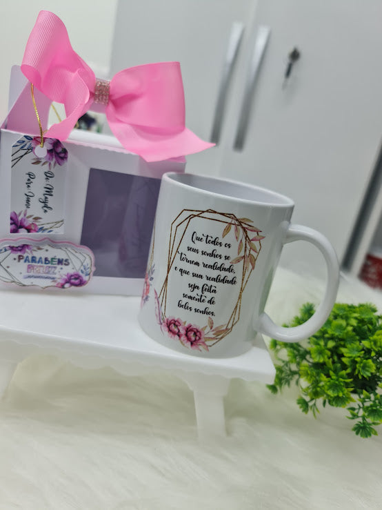Caneca Personalizada de Aniversário com Nome e Mensagem Especial