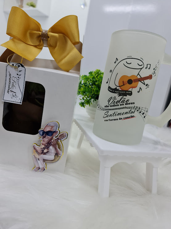 Caneca Chopp Personalizada + Caixa Presenteável – "Não é apenas um violão..."