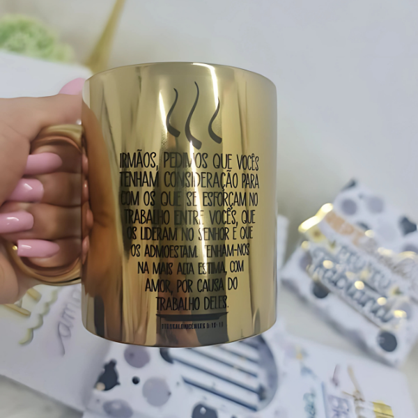 Caneca Dourada Personalizada-Inspiradora- Versículo: 1 Tessalonicenses 5:12-13